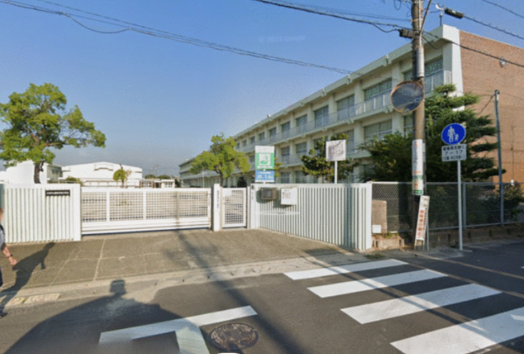 教育施設近く子育て世帯にオススメ。ゆとりの93坪。